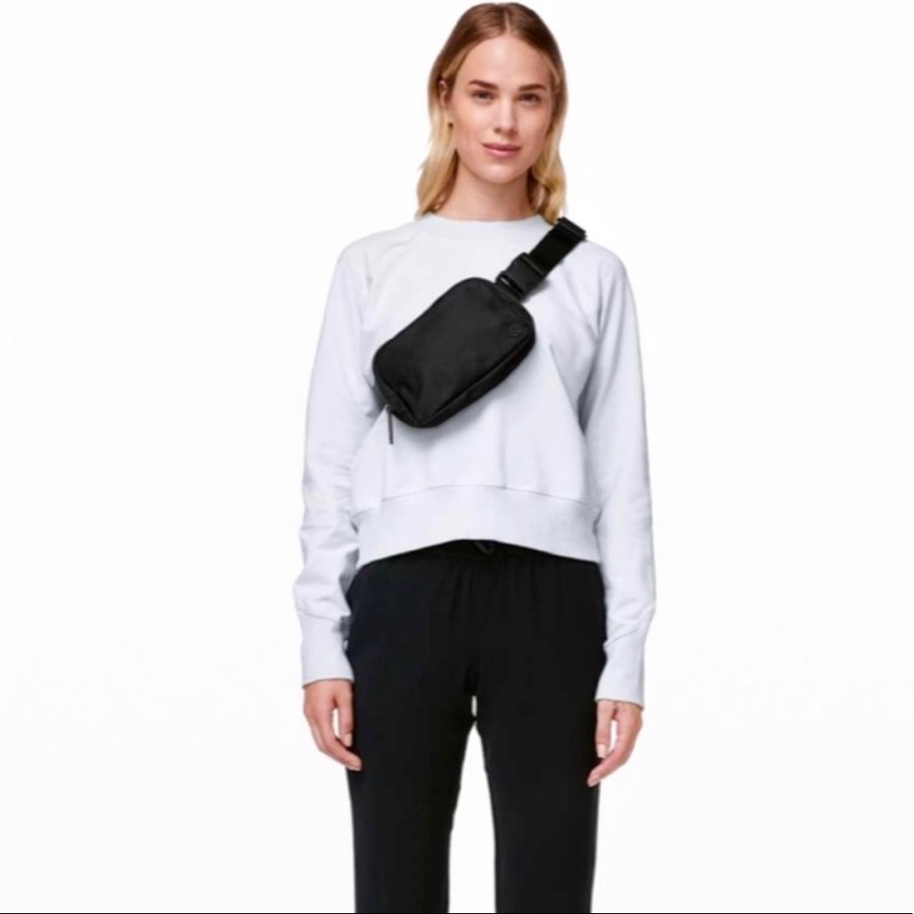 Lululemon everywhere belt bag.
